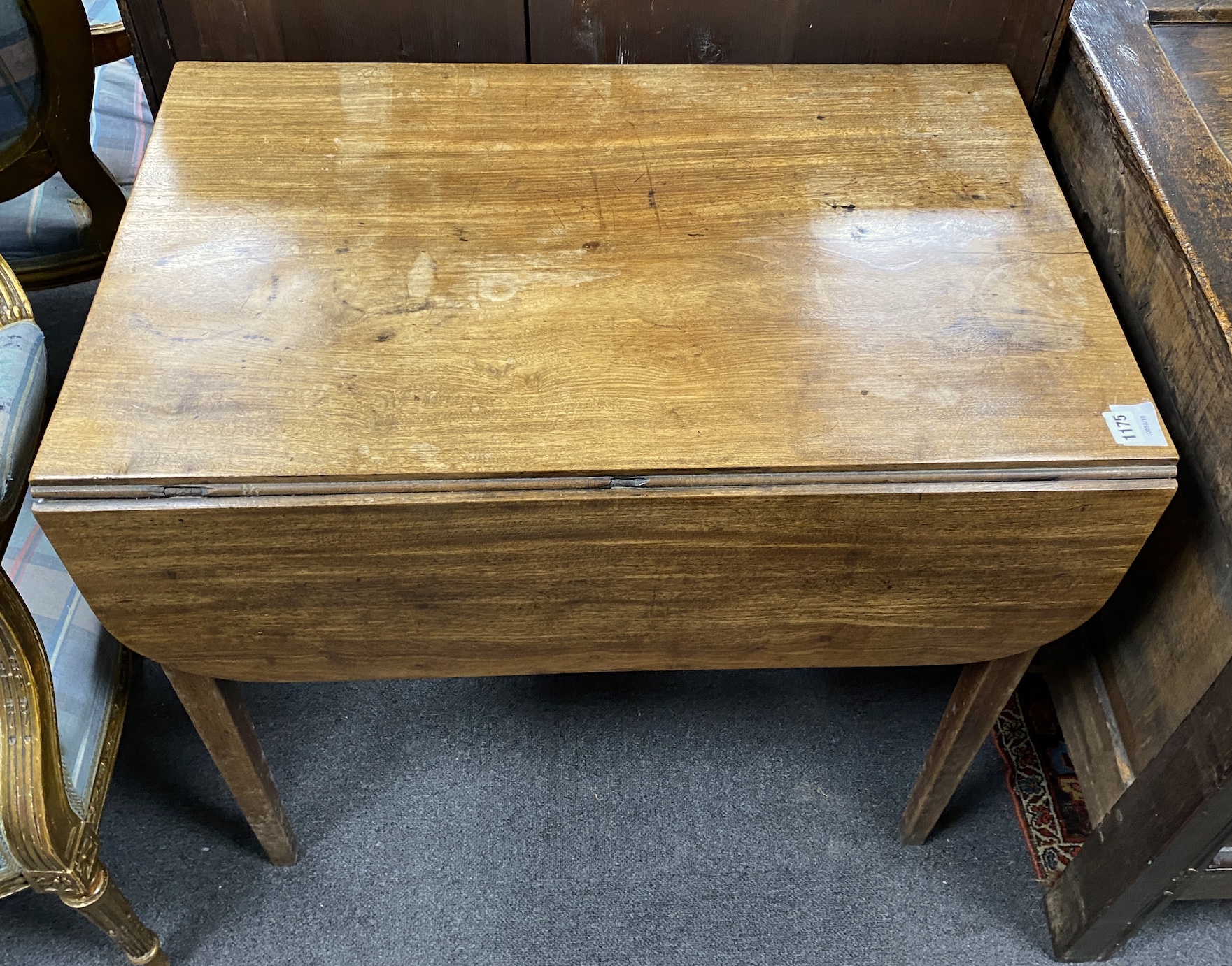 A George III mahogany Pembroke table, width 80cm, depth 53cm, height 72cm